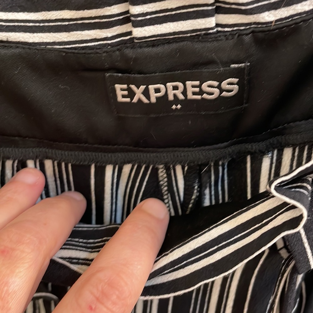 Express 8 - Picture 2 of 3